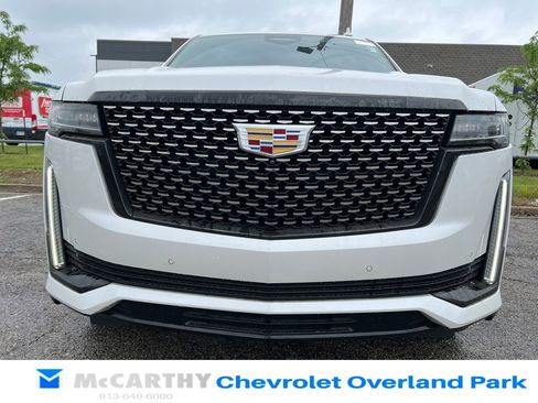 Used 2023 Cadillac Escalade Premium Luxury w/ LPO, Illumination Package AWD/4WD image 8
