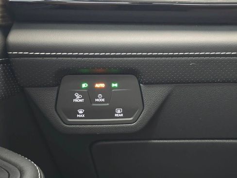 Used 2025 Volkswagen Atlas SEL AWD/4WD image 24