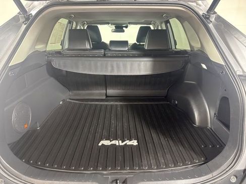 Used 2023 Toyota RAV4 XLE Premium image 21