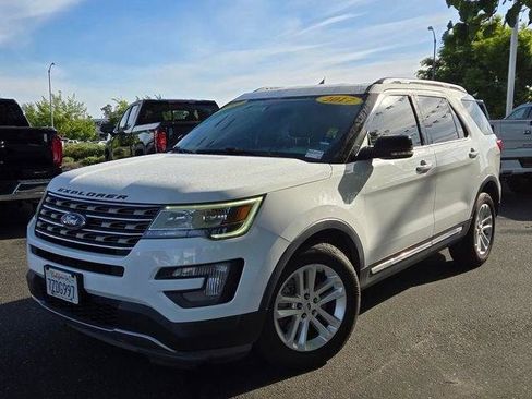 Used 2017 Ford Explorer XLT FWD image 8
