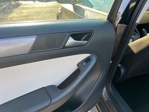 Used 2015 Volkswagen Jetta TDI S image 24