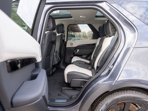 New 2025 Land Rover Discovery S image 20