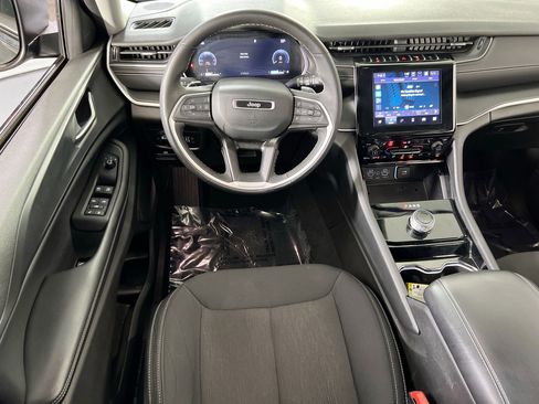 Used 2023 Jeep Grand Cherokee Laredo w/ Luxury Tech Group I image 21