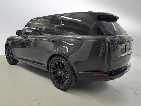 Used 2023 Land Rover Range Rover SE AWD/4WD image 3