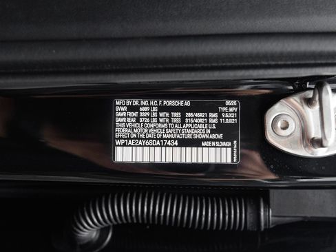 Certified 2025 Porsche Cayenne E-Hybrid AWD/4WD image 46