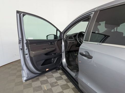 Used 2018 Honda Odyssey LX image 10