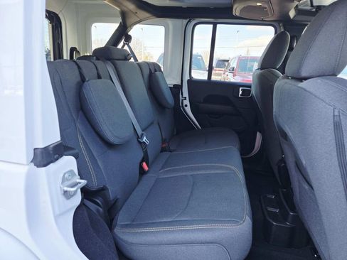 Used 2025 Jeep Wrangler Unlimited Sahara w/ Safety Group image 15