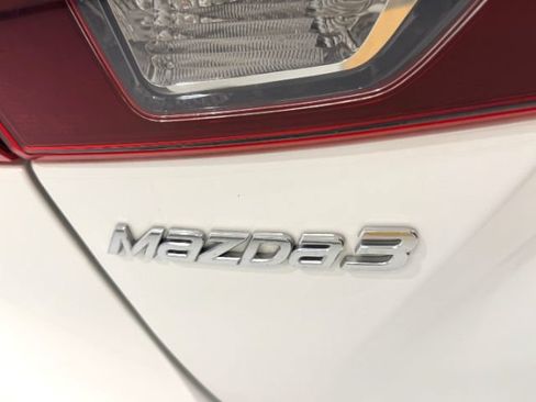 Used 2015 MAZDA MAZDA3 i SV FWD image 14