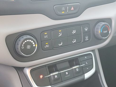 Used 2023 GMC Terrain SLE FWD image 29