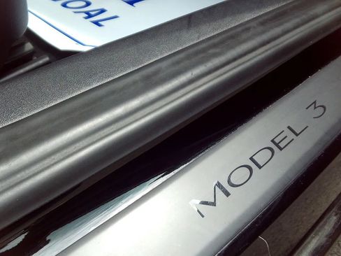 Used 2023 Tesla Model 3 Standard Range RWD image 38
