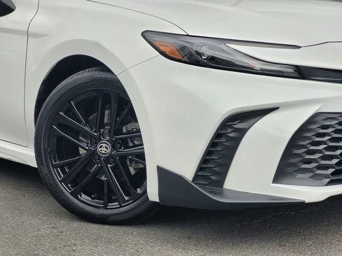 Used 2026 Toyota Camry SE image 4