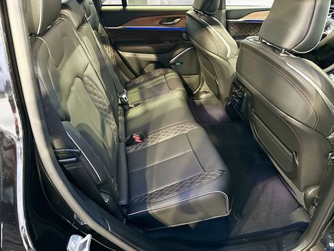 New 2025 Jeep Grand Cherokee Summit image 37