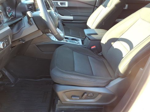 Used 2022 Ford Explorer XLT image 16