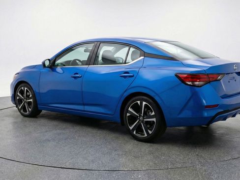 Used 2025 Nissan Sentra SV image 6