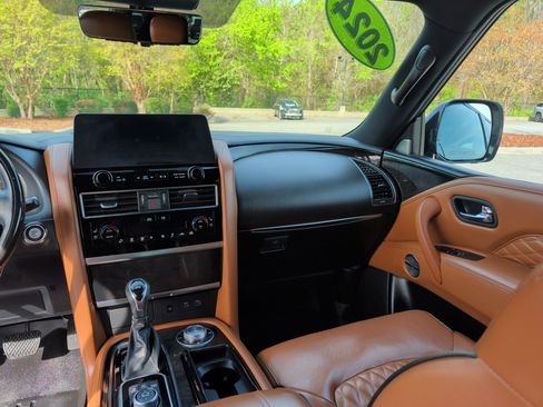 Used 2024 INFINITI QX80 Sensory w/ Cargo Package image 10