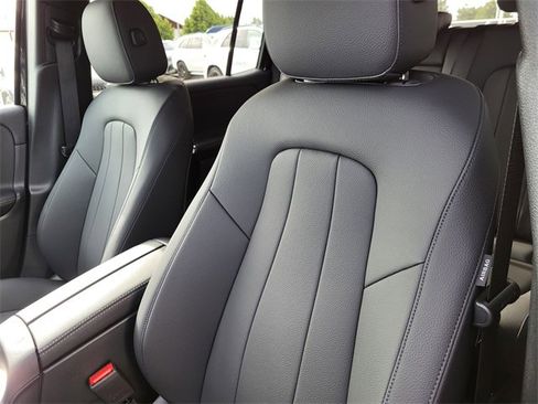 New 2025 Mercedes-Benz GLB 250 4MATIC image 14