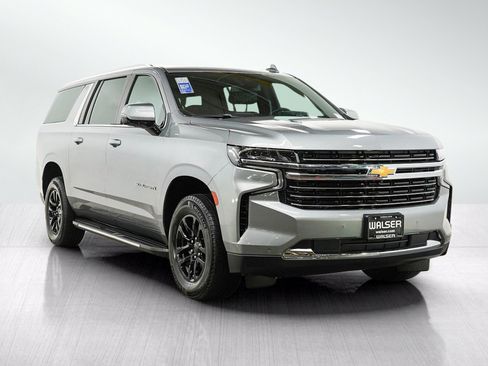 Used 2023 Chevrolet Suburban LT w/ Luxury Package AWD/4WD image 7