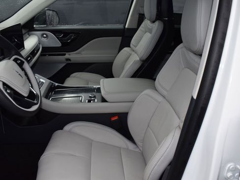 New 2026 Lincoln Aviator Reserve w/ Luxury Package image 10