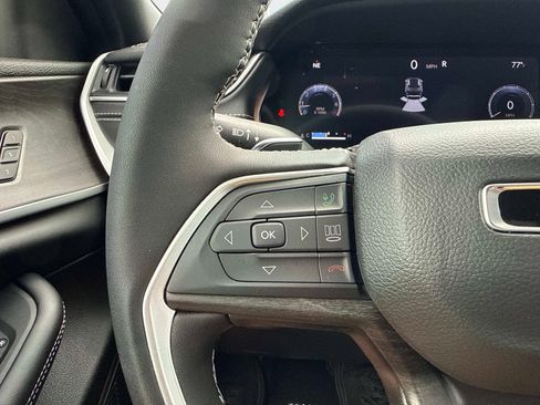 Used 2025 Jeep Grand Cherokee Limited image 28