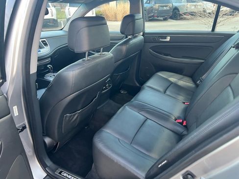Used 2012 Hyundai Genesis 4.6 RWD image 7