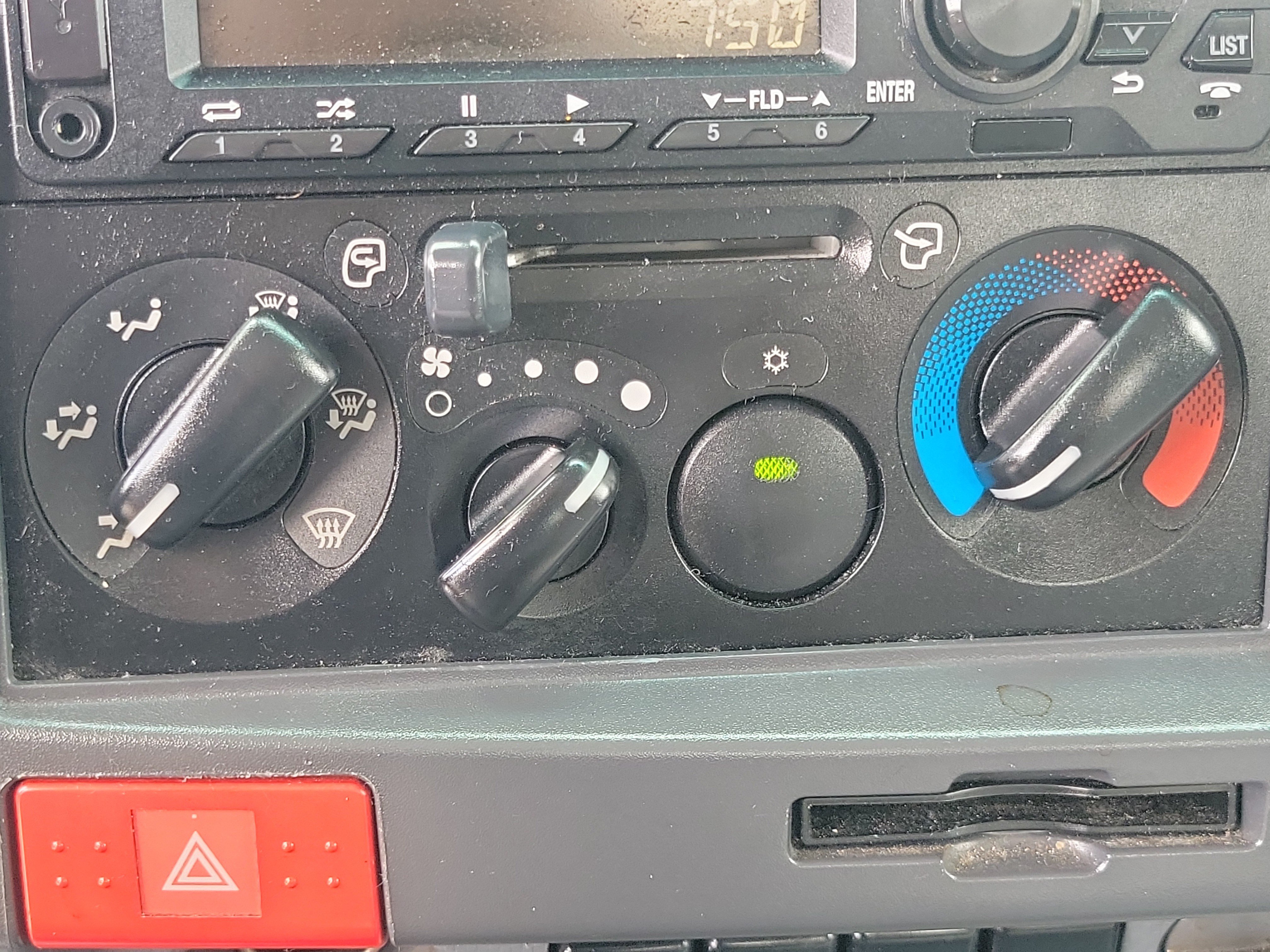 Used 2018 Isuzu NPR RWD image 30