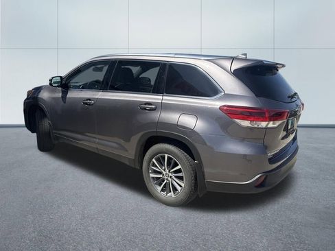 Used 2019 Toyota Highlander XLE AWD/4WD image 6
