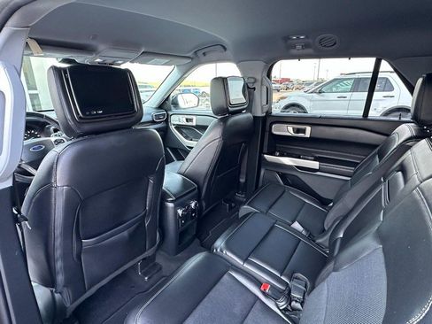 Used 2021 Ford Explorer Limited w/ Equipment Group 301A AWD/4WD image 12
