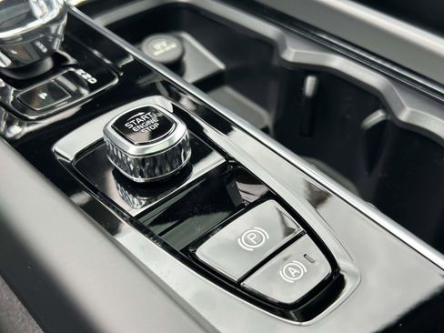 New 2026 Volvo XC60 T8 Ultra w/ Climate Package AWD/4WD image 27