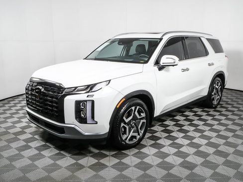 Used 2023 Hyundai Palisade Limited w/ Winter Package image 27