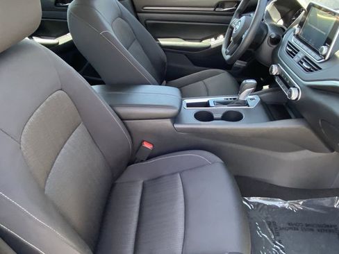 Used 2025 Nissan Altima 2.5 S FWD image 16