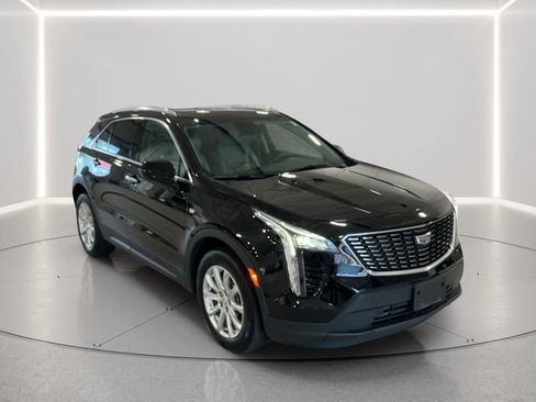 Used 2023 Cadillac XT4 Luxury w/ Cold Weather Package AWD/4WD image 8