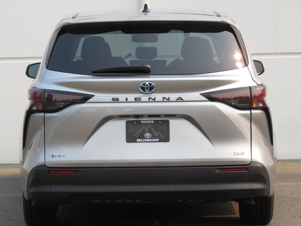 Certified 2025 Toyota Sienna XLE FWD image 7