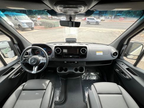 New 2025 Mercedes-Benz Sprinter 2500 image 9