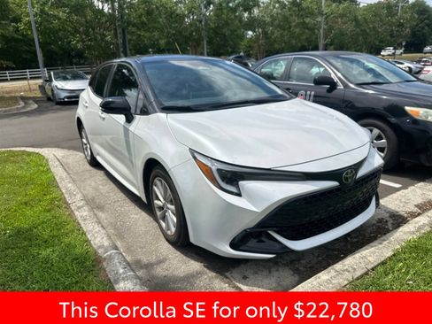 Used 2023 Toyota Corolla SE FWD image 3