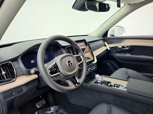 New 2025 Volvo XC90 B6 Core w/ Climate Package image 20
