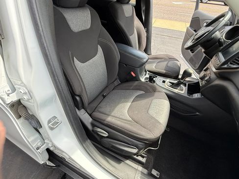 Used 2014 Jeep Cherokee Latitude image 19