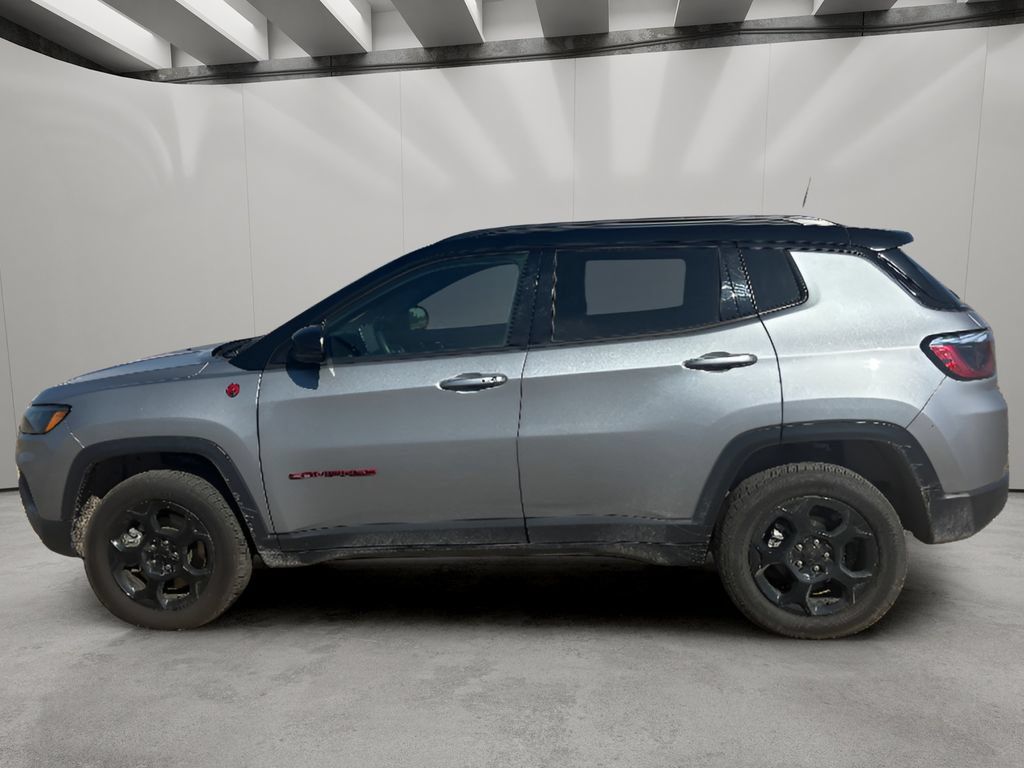 Used 2024 Jeep Compass Trailhawk AWD/4WD image 2