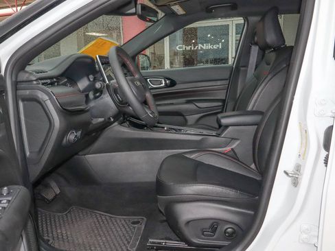 Used 2026 Jeep Compass Trailhawk AWD/4WD image 7