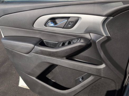 Used 2022 Chevrolet Traverse LT FWD image 14
