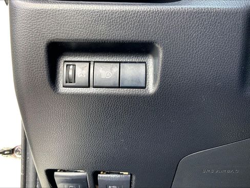 Used 2019 Toyota RAV4 LE FWD image 33