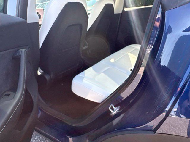 Used 2024 Tesla Model Y Long Range AWD/4WD image 12