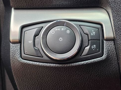 Used 2019 Ford Explorer XLT image 50