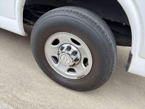 Used 2019 Chevrolet Express 2500 w/ Driver Convenience Package RWD image 4