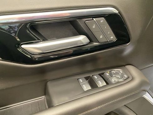 Used 2025 Chevrolet Suburban High Country AWD/4WD image 29