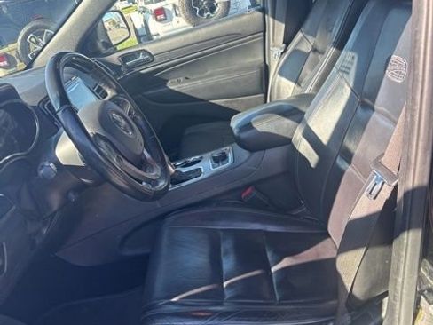 Used 2019 Jeep Grand Cherokee Overland AWD/4WD image 12