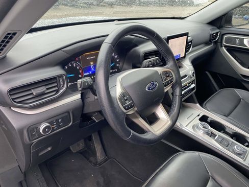 Used 2021 Ford Explorer XLT w/ Equipment Group 202A image 18