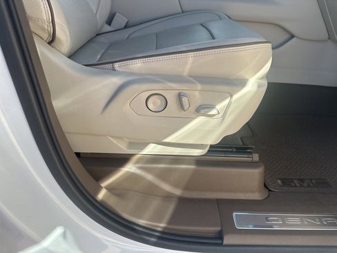 Used 2021 GMC Yukon Denali w/ Denali Premium Package image 29
