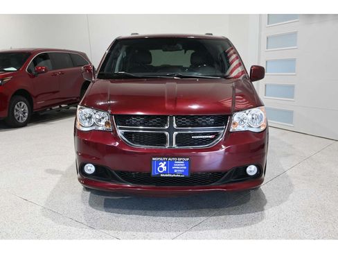 Used 2020 Dodge Grand Caravan SXT FWD image 4