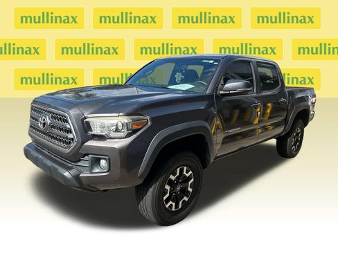 Used 2017 Toyota Tacoma TRD Off-Road w/ Tow Package RWD image 6