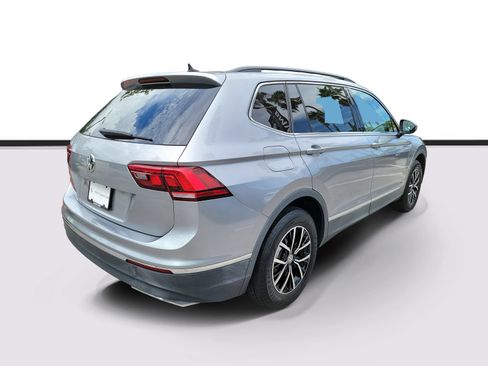 Used 2021 Volkswagen Tiguan SE w/ Panoramic Sunroof Package FWD image 4